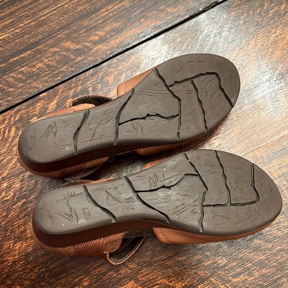 OTBT Brown Leather Wedges - Picture 4 of 6